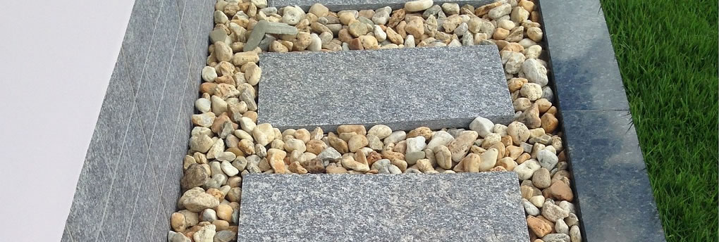 Example of aggregates used on a garden path